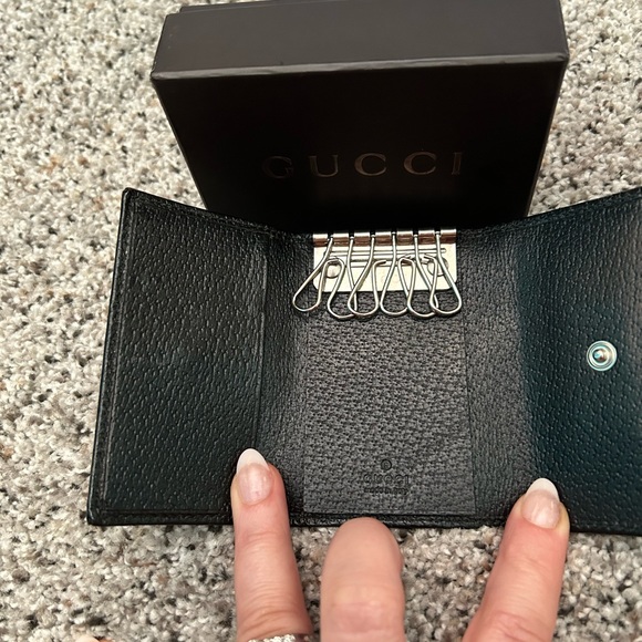 Gucci key case - Picture 2 of 5